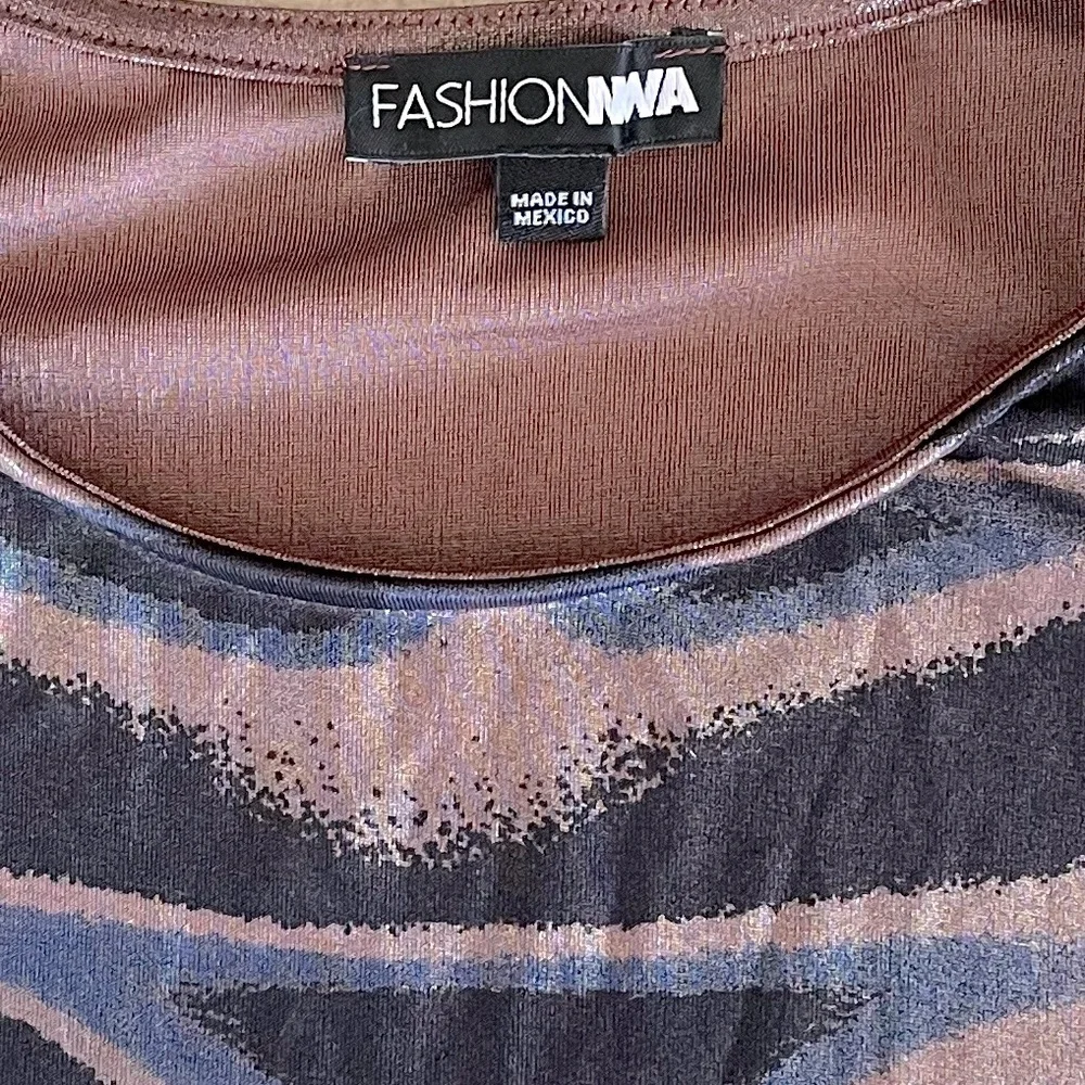 NWOT Glowing Different Short Sleeve Bodysuit in Bronze Size Medium
